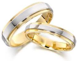 Would it bother you if your spouse did not wear a wedding ring out in public?